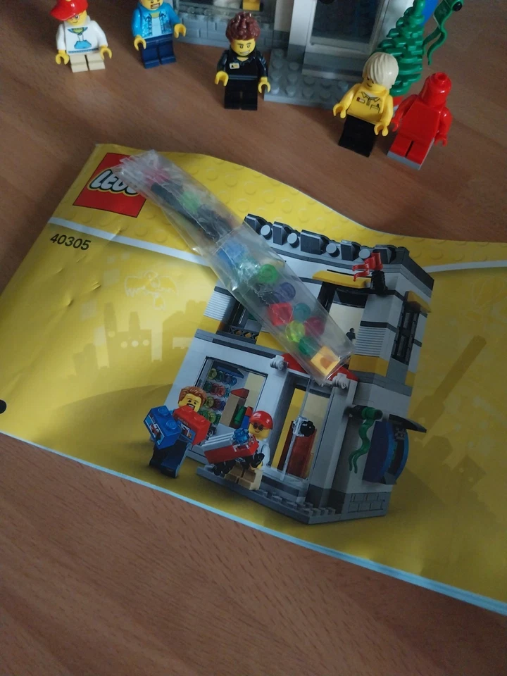 LEGO 40305 LEGO Brand Store, photo 4 of 5