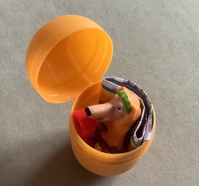 Neu mit Papieren Kinder Überraschungsei Dog Stories Spielfigur UN150 Hopy Hound