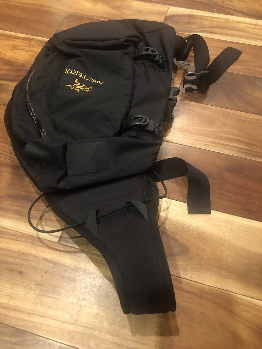 Discontinued Arc'Teryx Quiver One Shoulder Bag Body Rucksack Discontinued Arc'Teryx Quiver One Shoulder Bag Body Rucksack
