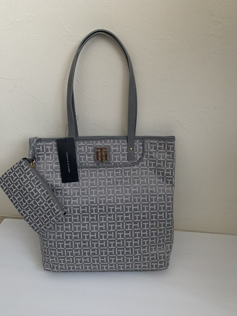 tommy hilfiger quilted bag