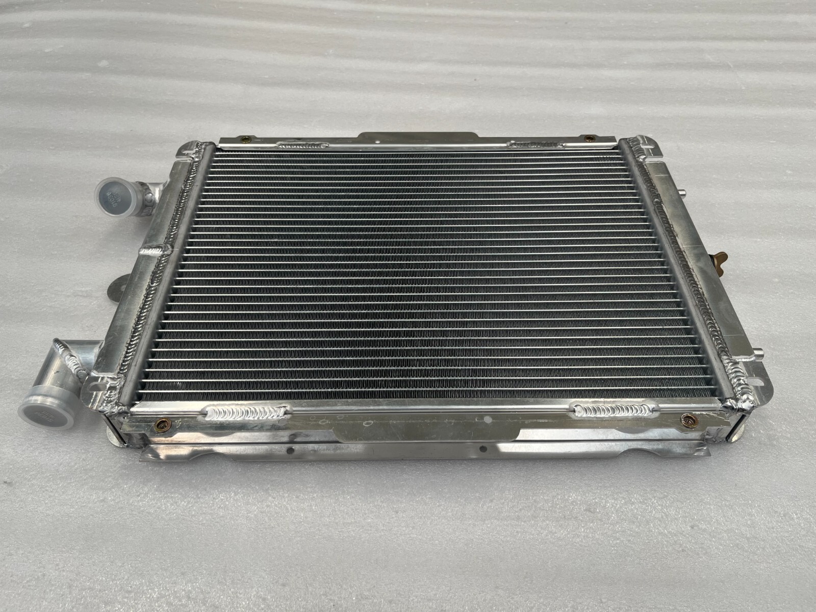 For Ferrari 355 F355 GTS/Spider W/O Sensor Hole 1994-99 Right Side Radiator