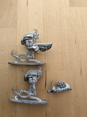 Sci-Fi (Scotia Grendel) 2 Kryomek Aliens With Spore Launchers - 1  Damaged Metal
