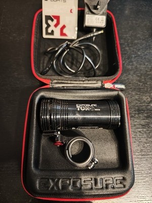 Belichtung Toro MK12 Frontlicht mit 35/31/8mm QR Halterung Gunmetal schwarz mit Koffer