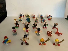 Peyo - figurines style schleich - schtroumpfs - gargamel - pub - silan OMO