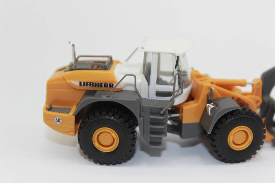 Herpa 306843 Liebherr Loader L580 Loghandler for Kurzholz H0 1:87 New IN Boxed - Image 4 of 4