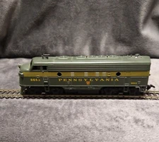ATHEARN HO SCALE 9643 PENNSYLVANIA UN-POWERED LOCOMOTIVE - NEEDS RESTORATION