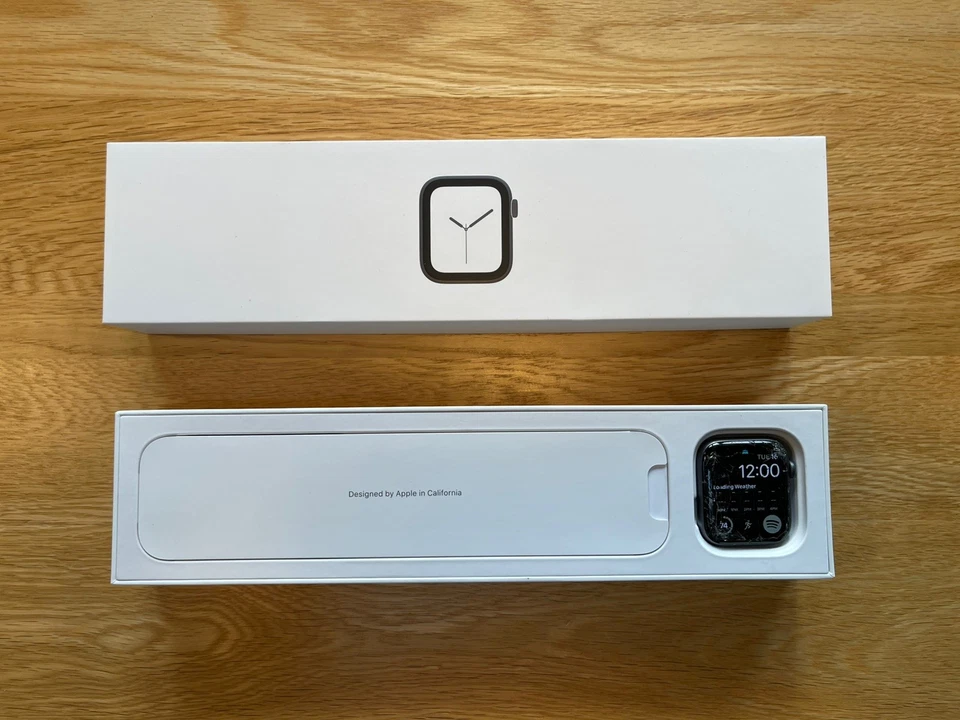 Apple Watch Series 4, photo 2 of 5