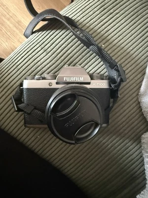 Fujifilm X-T100 + 15-45mm Objektiv | wenig genutzt | Top Zustand - Bild 1 von 4