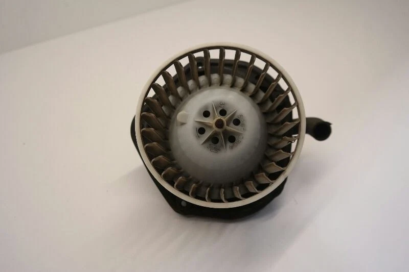  91-93 CADILLAC ALLANTE Blower Motor  - Image 3 of 4