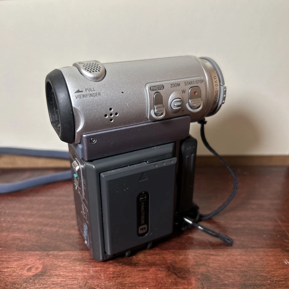 Sony Handycam MicroMV Camcorder DCR-lP5 Video Camera Powers On - Untested - Image 3 of 4