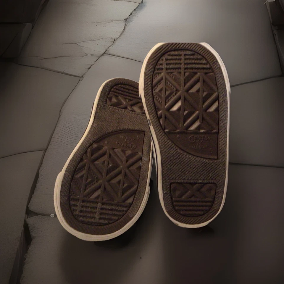 Lote de 10 pares de zapatos de bebé niño talla 5 y 6 Jordan’s, Nike, Vans, Converse Foto 3 de 4