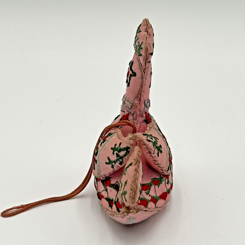 Vintage(?) Bestickter Satin genähter Stoff Huhn Weihnachtsschmuck rosa - Bild 3 von 8