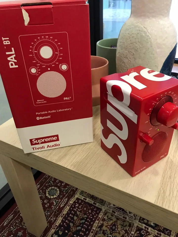 Altavoz Bluetooth Supreme X Tivoli Pal Rojo SS18 Foto 3 de 3