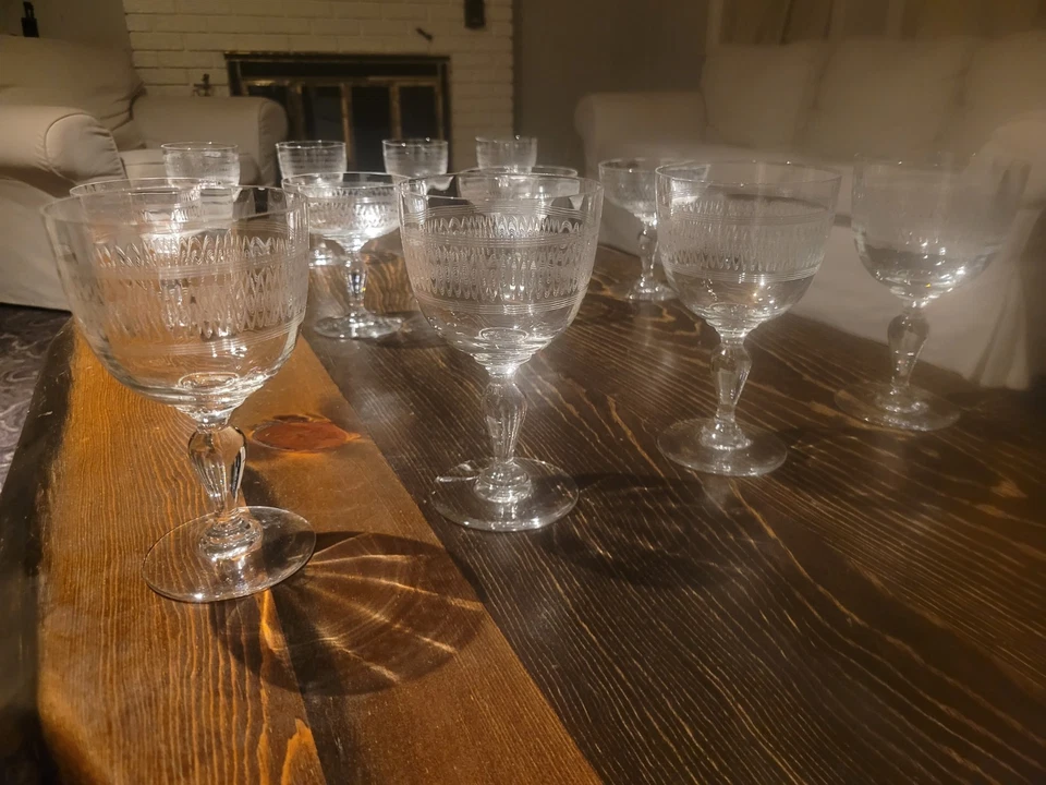 12-piece vintage French etched glass stemware set (superb condition) - Image 4 of 4