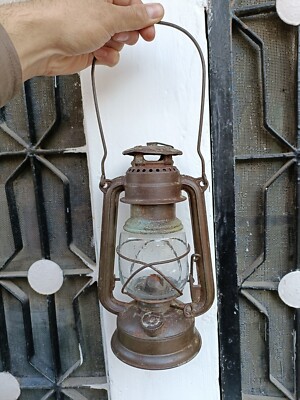 OLD VINTAGE FEUERHAND NO. 275 IRON KEROSENE OIL LAMP LANTERN WITH