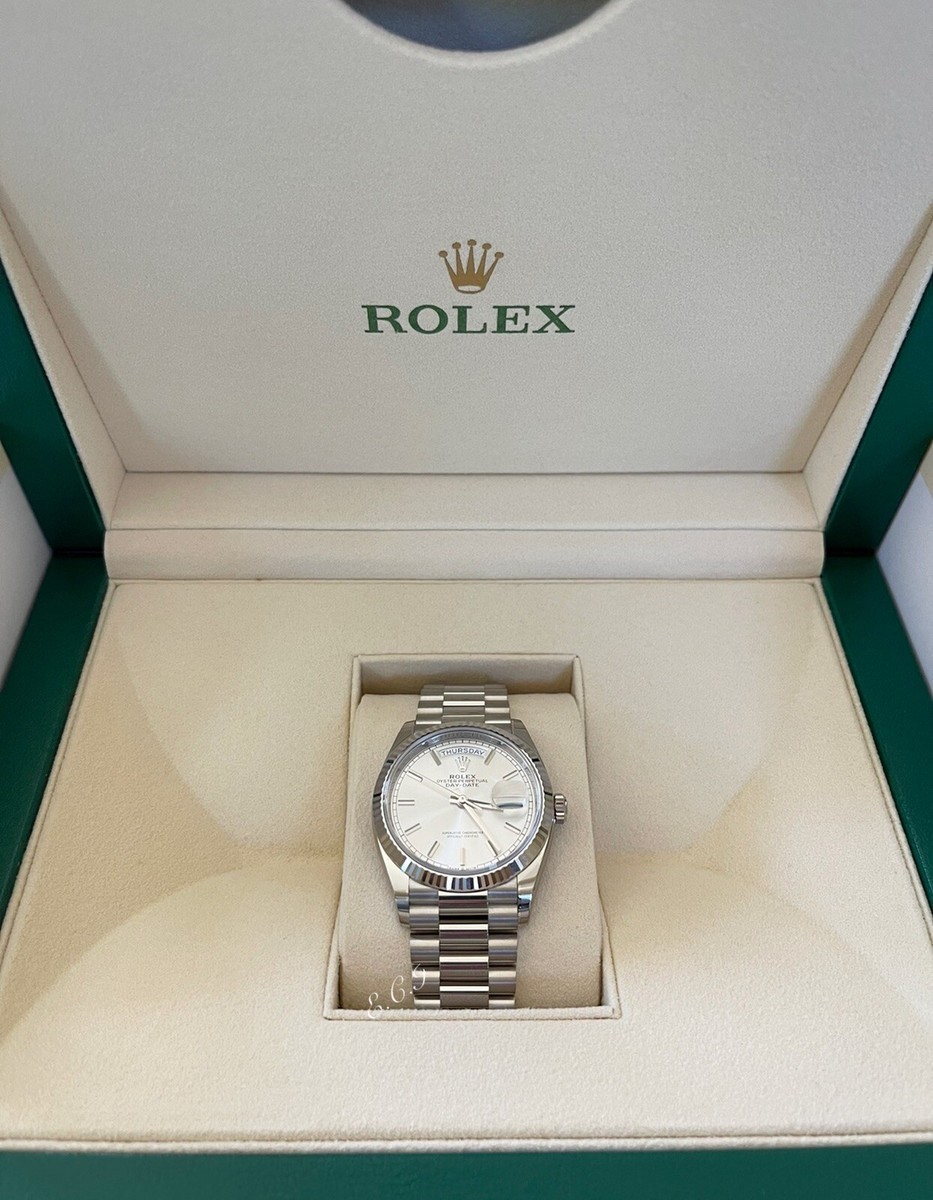 オスギ ボードのみ Brand New BOX PAPER Rolex Day-Date 36 Silver White Gold