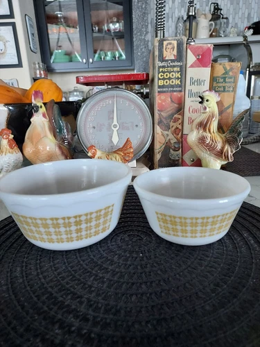 RARE VINTAGE/RETRO 1950s 2PC HAZEL-ATLAS GOLD GEOMETRIC MILK GLASS MIXING BOWLS