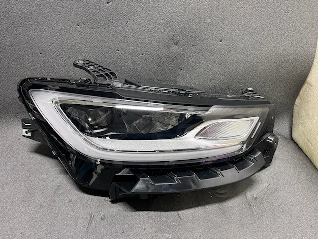 Full Hood Kit Bulk Hybrid Kit | AUDI Q3 2018 Full Hood Kit Bulk Hybrid Kit | AUDI Q3 2018