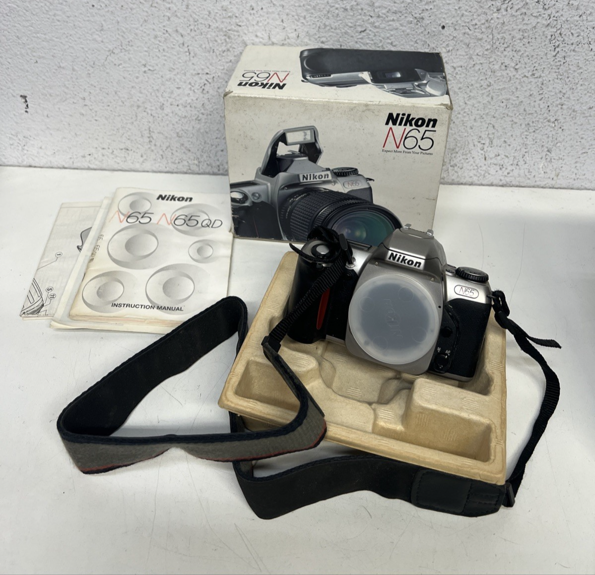 Nikon N65 N65QD SLR 35mm Film Camera No Lens Only Body Original