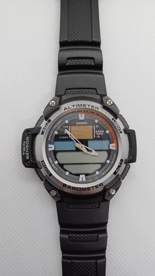 OROLOGIO DA POLSO CASIO SGW-400H-1BVER SPORTS DIGITALE con scatola e custodia originali - Immagine 2 di 4