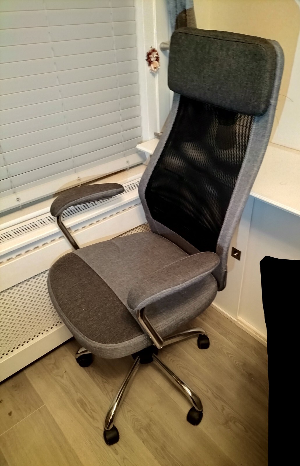 Vinsetto Office/Home Desk Chair. Mesh High Back, Swivel, w/Arms, Grey