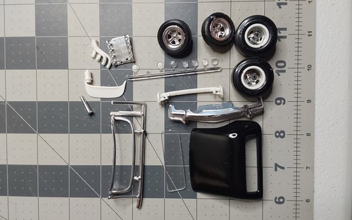 k AMT Boxato 1:25 '57 1957 T-bird Thunderbird Ecco Arriva il Giudice RICAMBI - Foto 7 di 14