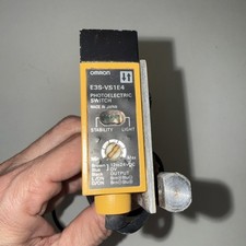 Omron Photoelectric Switch 12 to 24 VDC    #- E3S-RS30E4-30  