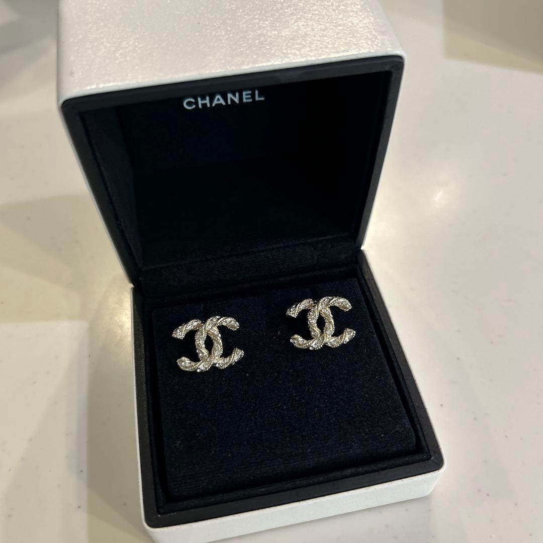 CHANEL Coco Mark earrings Champagne gold, rhinestones