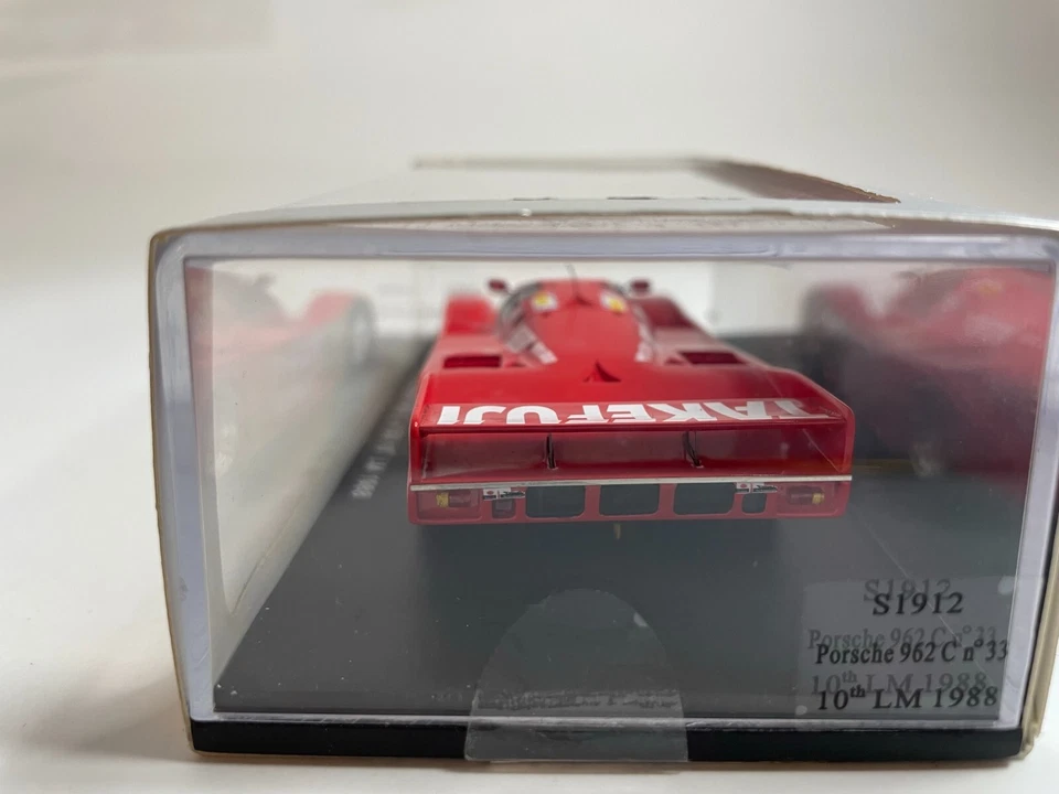 PORSCHE 962 C #33 LE MANS 1988 TAKEFUJI 1/43rd model by SPARK S1912 - Image 4 of 4