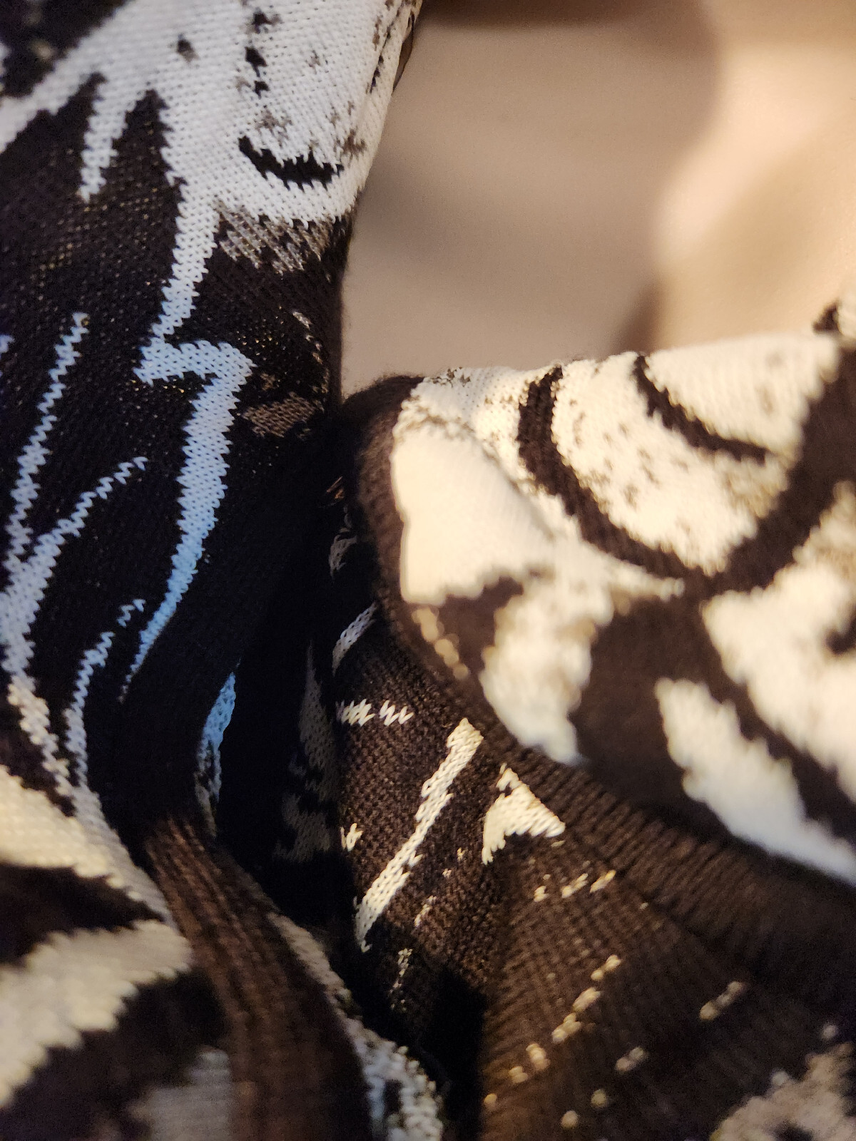 ST. JOHN KNIT LEAF PRINT BUTTON DOWN COLLAR CARDI… - image 11