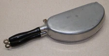 vintage OMELET COOKER PAN --- hinged ALUMINUM wood HANDLES --- BANNER