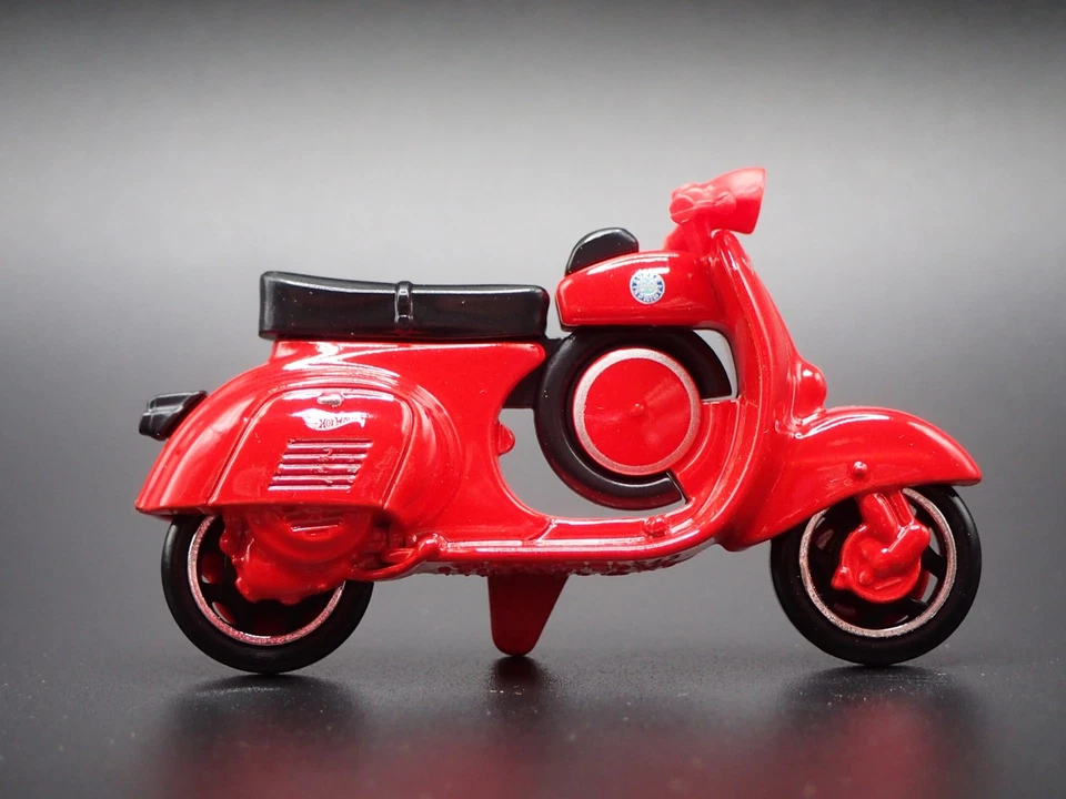 1963-1967 VESPA 90 SS SUPER SPRINT RED 1:64 SCALE DIORAMA DIECAST MODEL CAR - Image 3 of 4