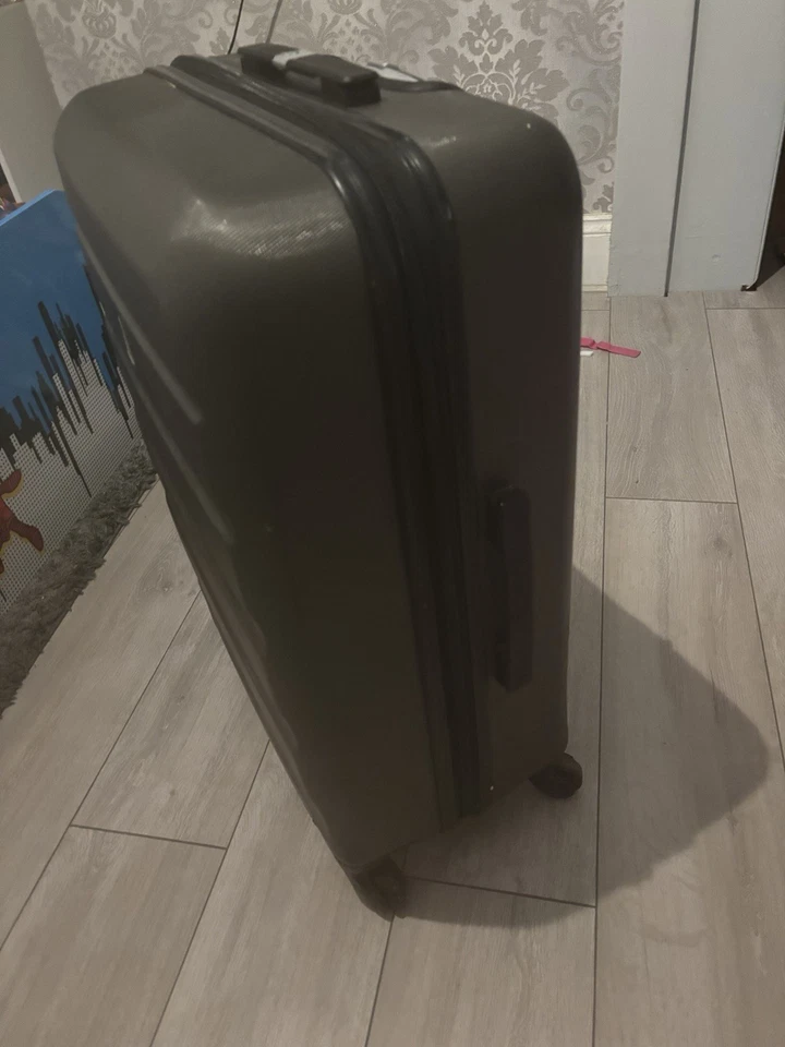 Aerolite ABS325 Suitcase – Lightweight Hard Shell, Spinner Wheels, Travel-Ready - Image 2 of 4