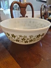 Vintage Pyrex Spring Blossom Green 404 Mixing Bowl 4 QT Large Crazy Daisy White