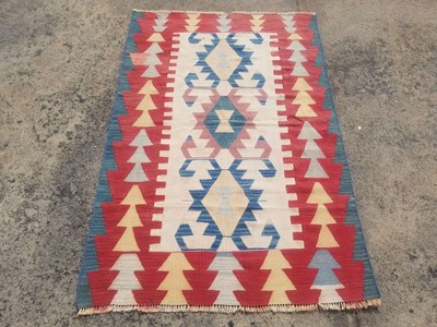 Feiner Vintage traditioneller handgefertigter orientalischer roter Kelim aus Wolle 5,4 x 3,7 Fuß