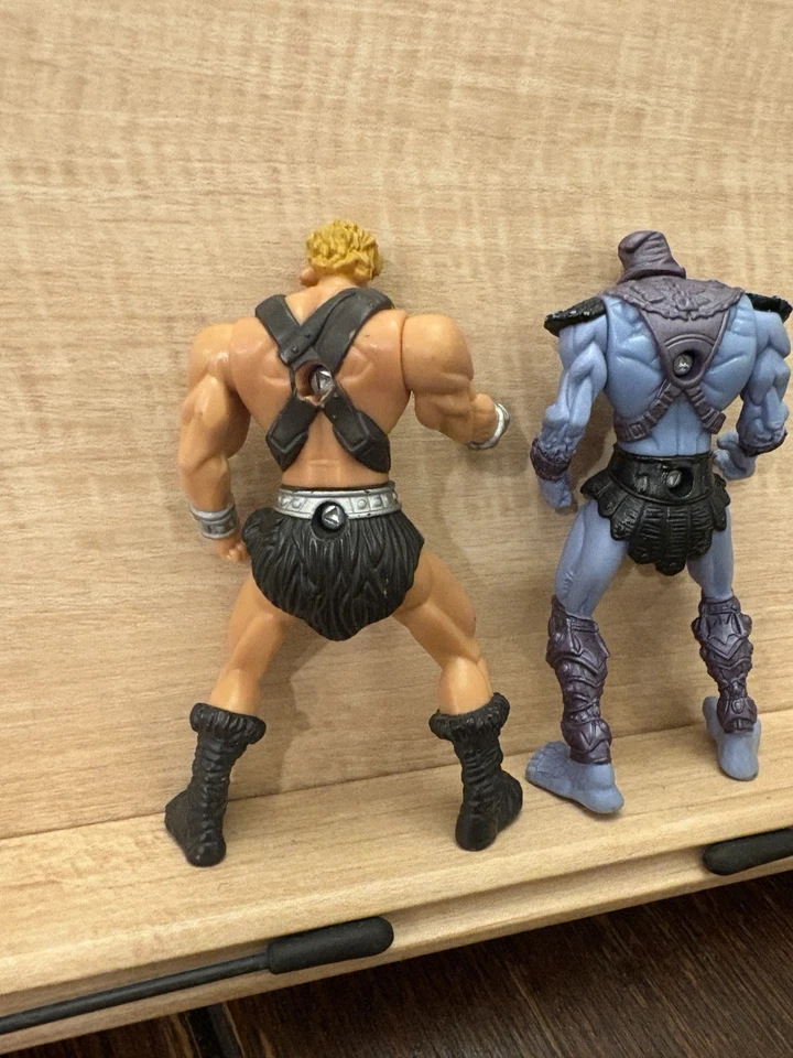 Lote de figuras de colección Masters the Universe McDonalds Skeletor y He-Man de 4 pulgadas 2003 Foto 4 de 4