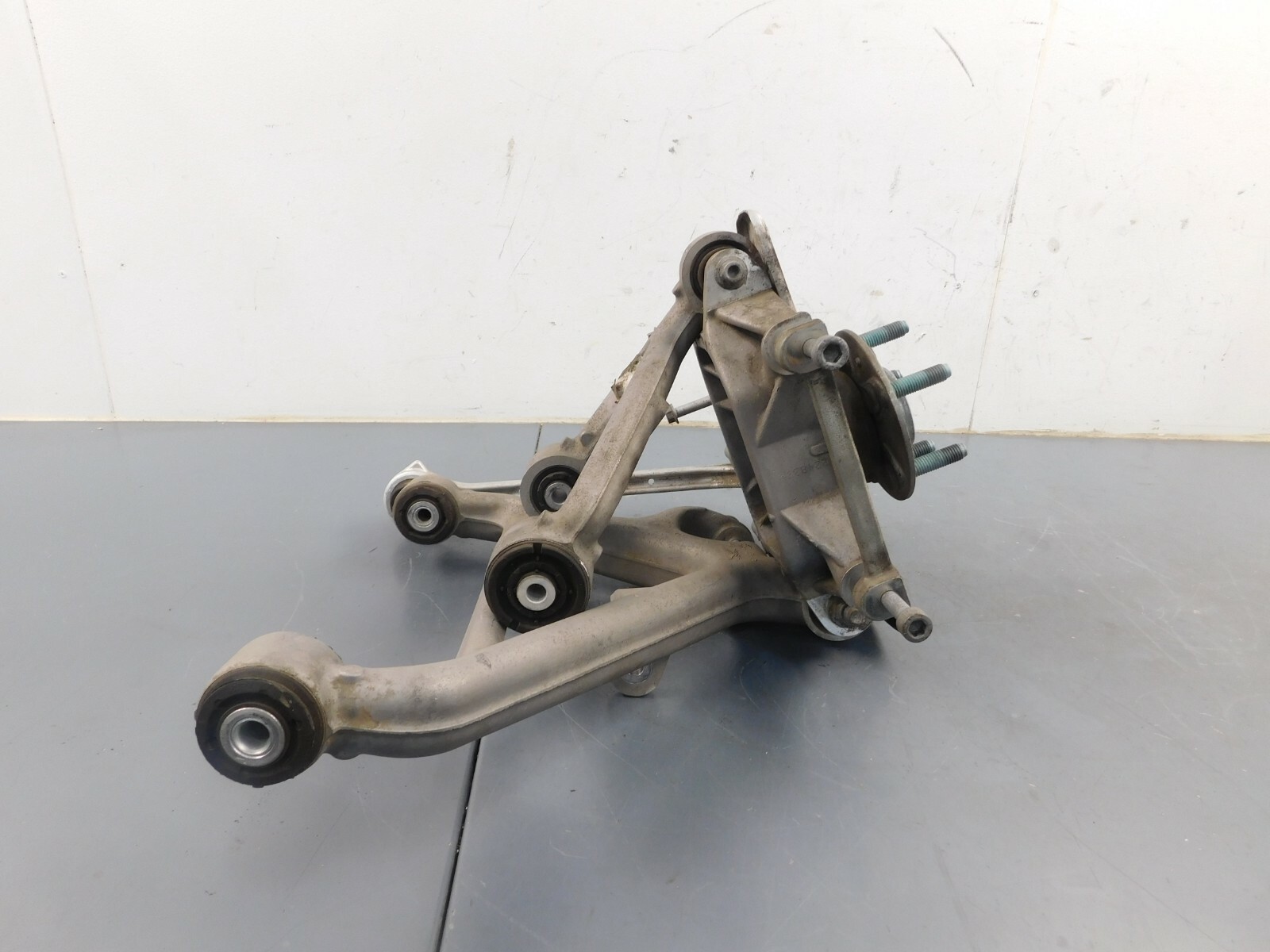 2015 14 - 18 Aston Martin V12 Vantage S Left Rear Hub Assembly #1954 C4