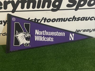 Banderín De Fieltro De Northwestern University Wildcats 12x30 Pulgadas | NCAA | Perfecto Para Aficionados