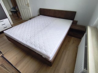 Design Doppelbett (200x210) | FDM Matratze | 2x Lattenrost | 2 Nachtschränke