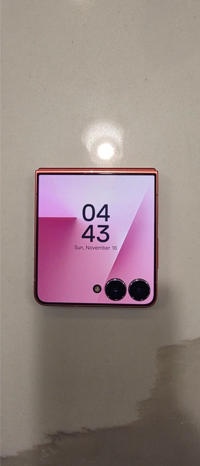 Samsung Galaxy Z Flip7 (SM-F766W) - 256GB Unlocked - Red - Image 2 of 4