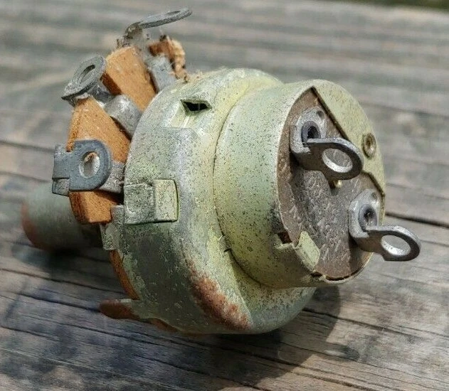 POTENCIÓMETRO CONTROL VOLUMEN AHORRO EJE ORIGINAL NUEVO PHILCO 45-5024 o 45-5026 Foto 3 de 4