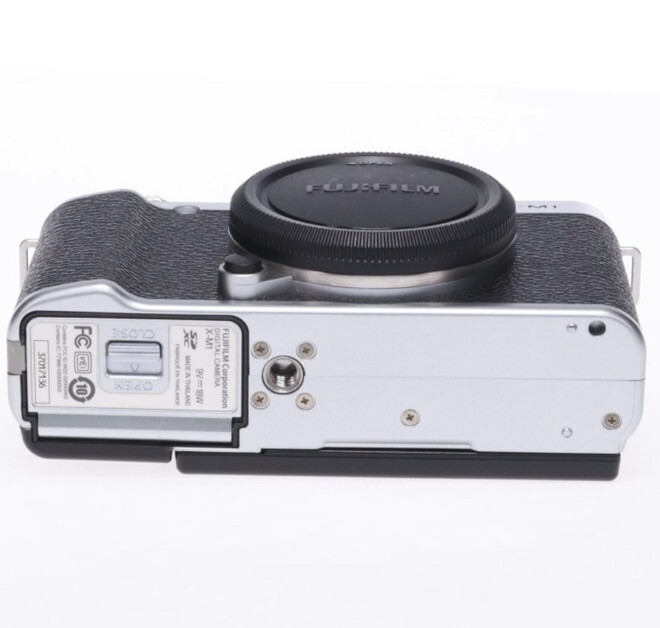 Fujifilm X-M1 16.3MP Digital Camera - Silver With Battery Strap
