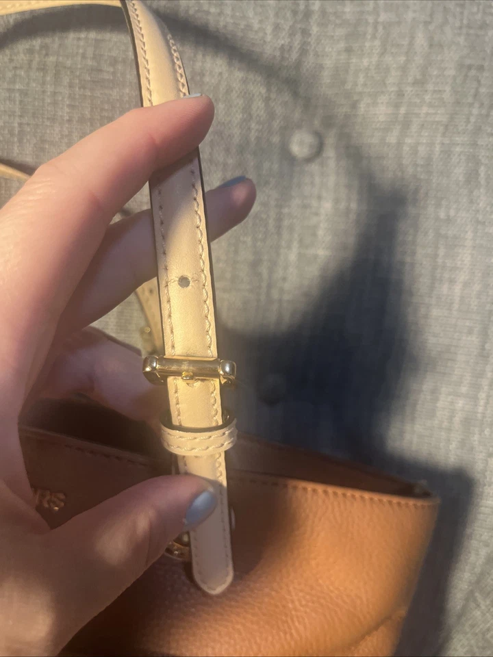 Bolso de Mano Michael Kors Cuero Bedford Marrón Bellota con Herrajes Dorados y Correas Tostadas Foto 4 de 4