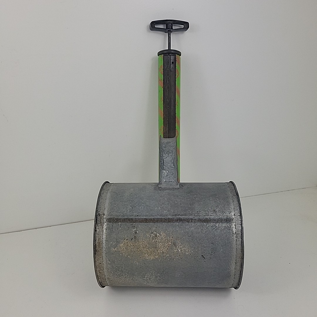 Vintage R-L Root-Lowell Tin Metal Bug Sprayer Green with Handle Large
