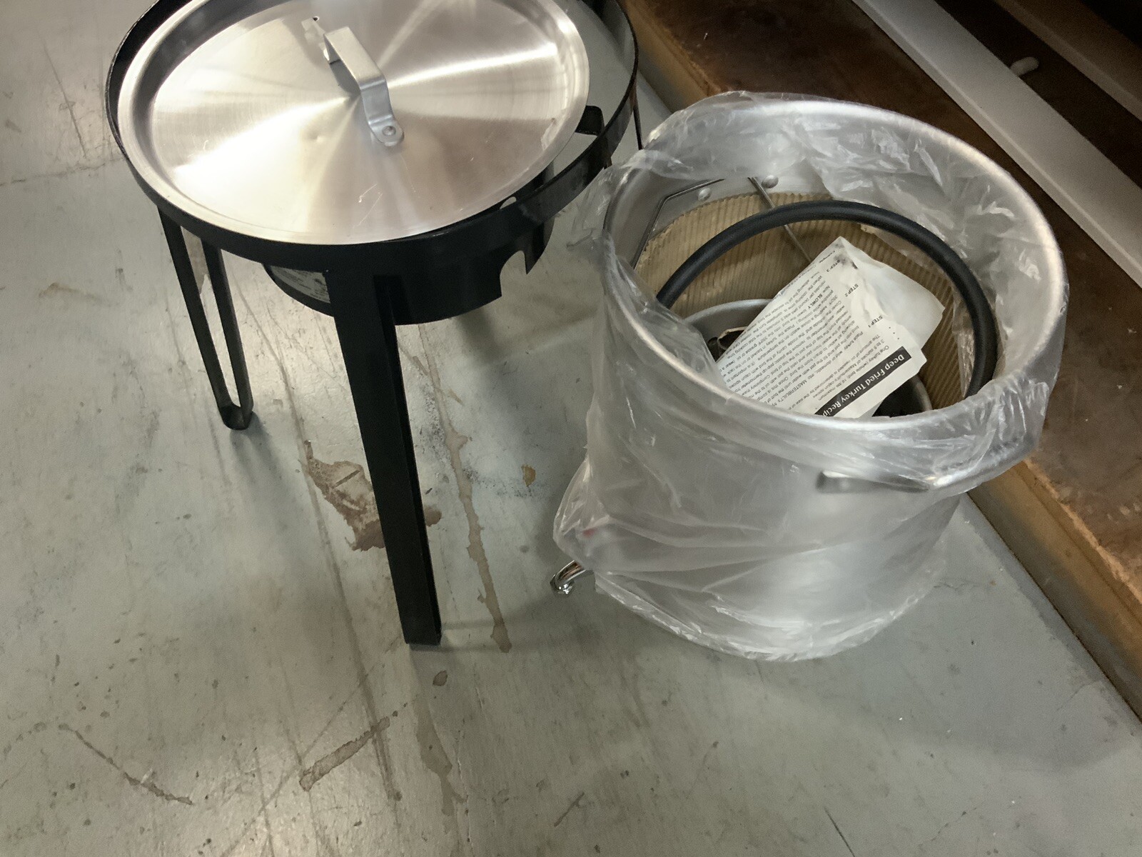 Masterbuilt Electric Turkey Fryer With Stand And Power Cable Brand New