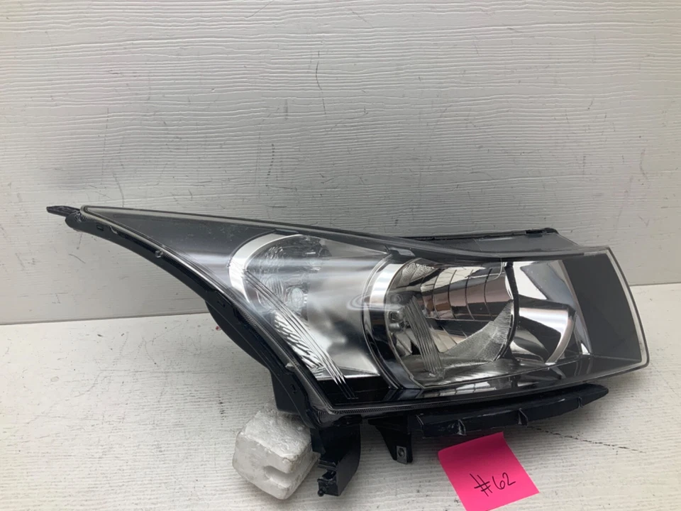 2008 2009 2010 2011-2015 Chevrolet Cruze Passenger Side RH Halogen Headlight OEM — 第 2/4 张图片