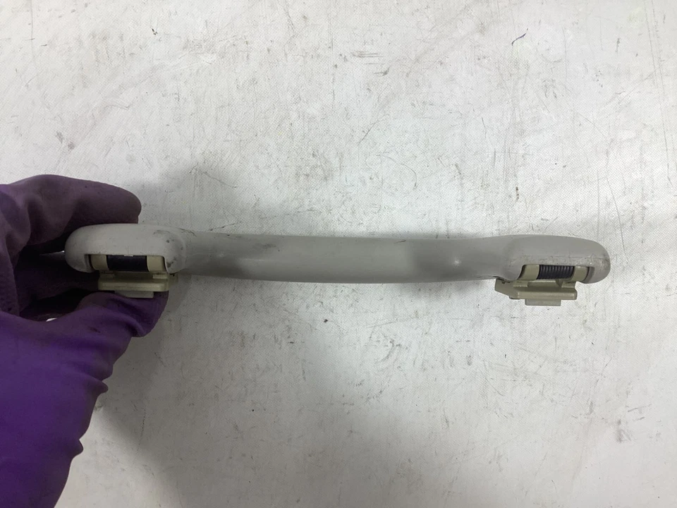 Manija de agarre interior techo delantero derecho Toyota Prius 2010-2015 674683-8010 OEM. Foto 3 de 4