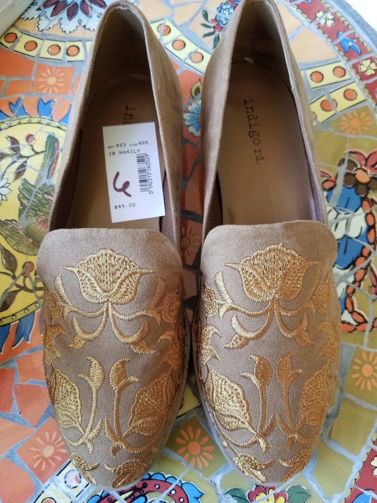 NEW indigo rd. WOMEN'S HANILY EMBROIDERED SHOES MED BROWN FLATS 6M