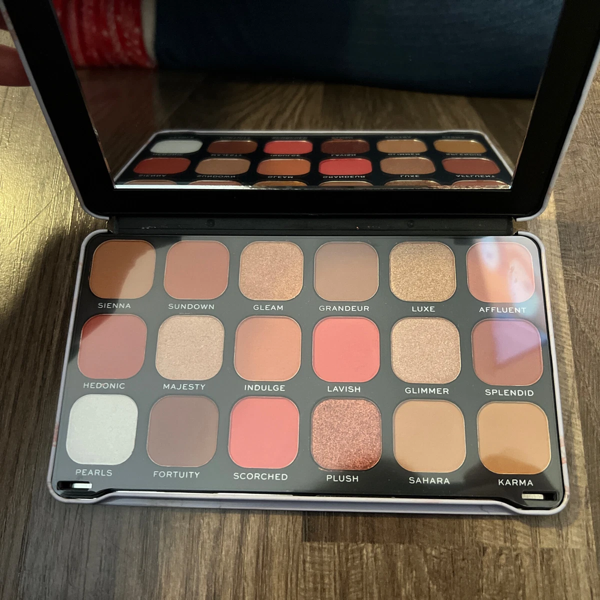 Makeup REVOLUTION London 18 Shade Eyeshadow Palette Forever
