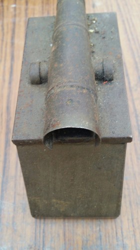 HUNTLEY AND PALMER TANK/GUN BARRELL/CANNONADE TIN,COLLECTORS ITEM,GOOD CONDITION - Picture 2 of 7